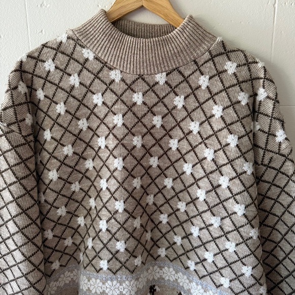 Vintage Rose and Diamond Print Knit Sweater - Picture 2 of 13
